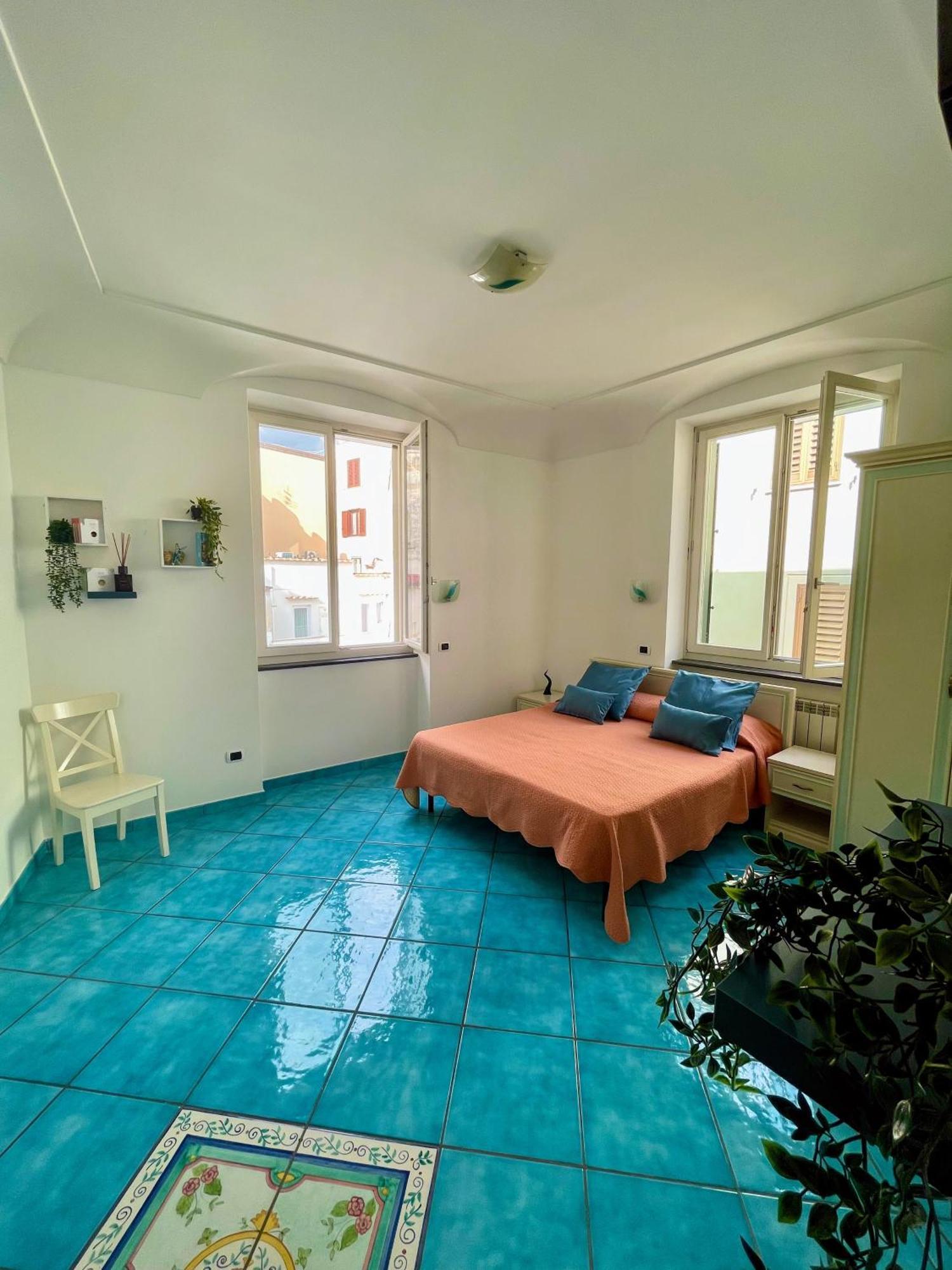 Putechella'S Apartments Maiori Bagian luar foto